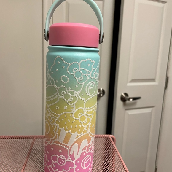 NIB Hello Kitty Cafe Water Bottle - Picture 4 of 9